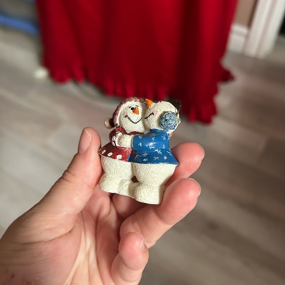 5/$25 Festive Snowman Couple Figurine brooch ☃️ - Picture 5 of 8